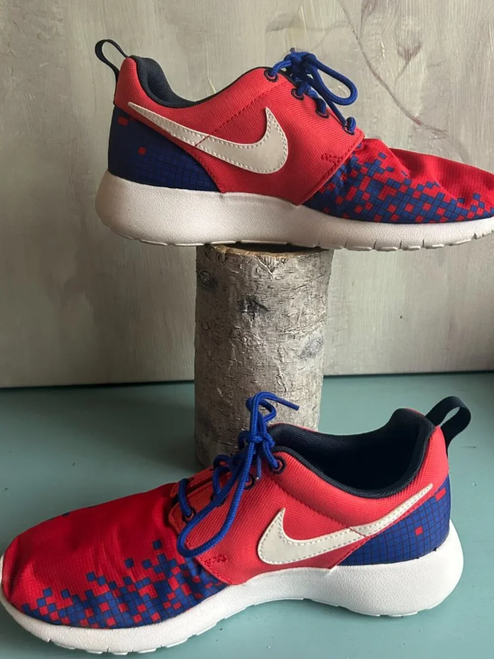 Nike Roshe One Print Pixel GS Light Crimson Blue Youth Size 5.5 Style 677782-601